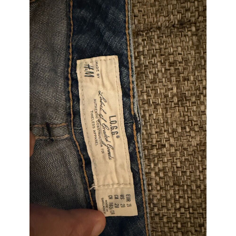 H&M Women's Medium Wash Denim Shorts - Size 28